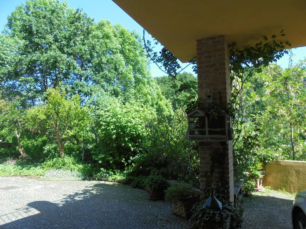Agriturismo La Terrazza sul Bosco Barolo Esterno foto