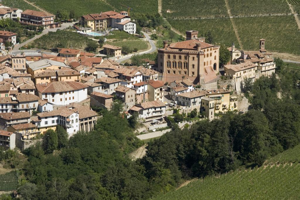 Agriturismo La Terrazza sul Bosco Barolo Esterno foto